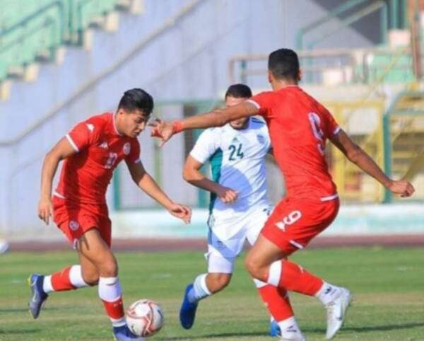 آدم قرب مع منتخب تونس للشباب امام الجزائر