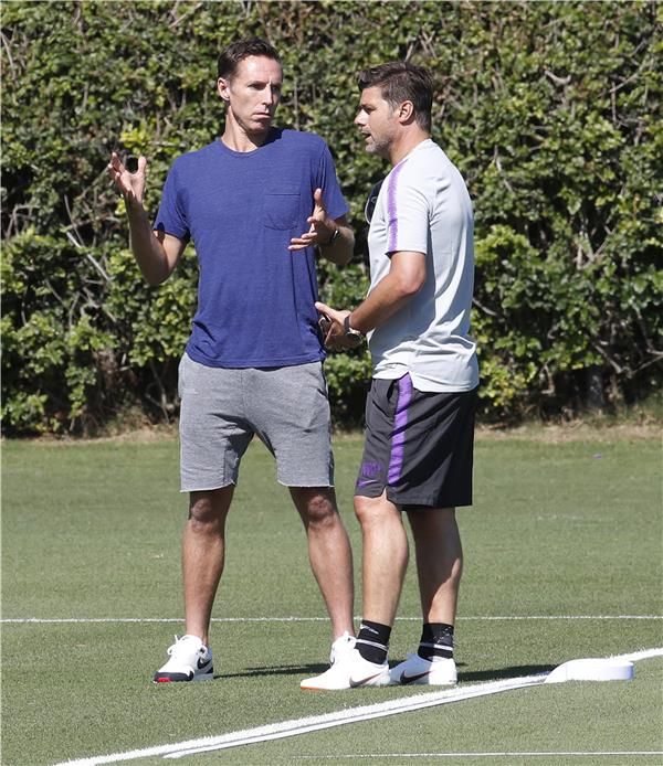 ستيف ناش رفقة بوكيتينو