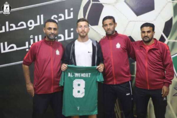 من توقيع اللاعبين