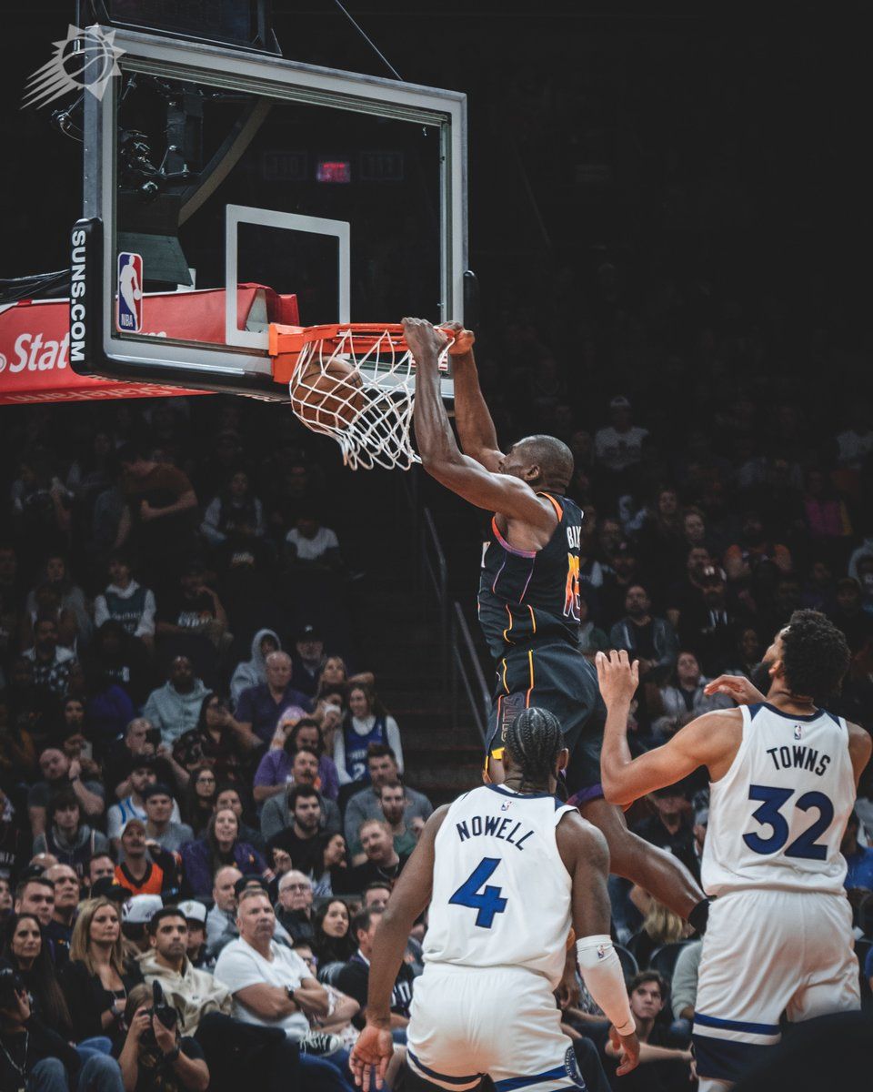 جانب من اللقاء (نقلا عن حساب الفريق على تويتر)