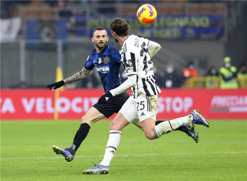 لقاء سابق بين الفريقين