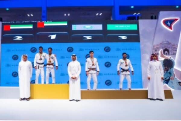 من التتويج