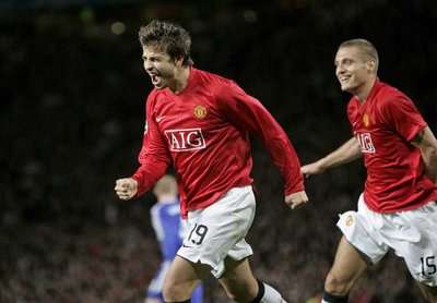 بيكيه بقميص يونايتد