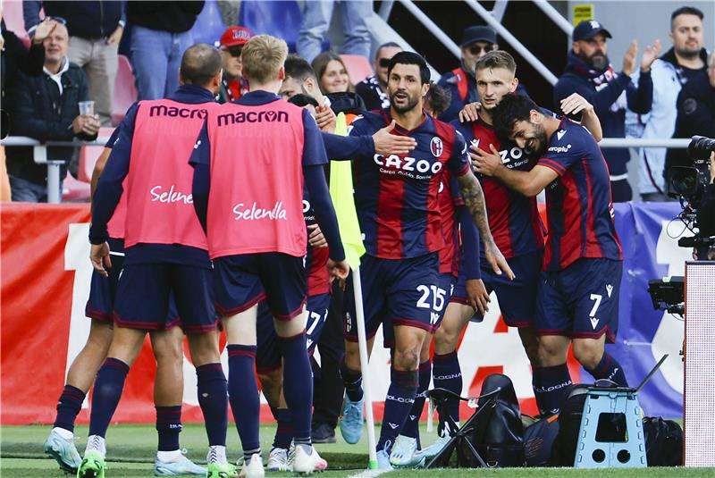 لاعبو بولونيا