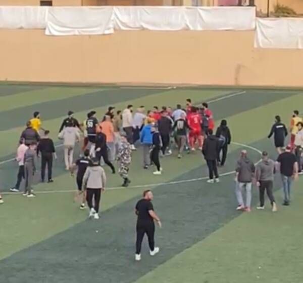 من الأحداث