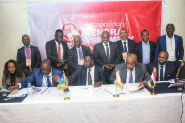 جانب من التوقيع