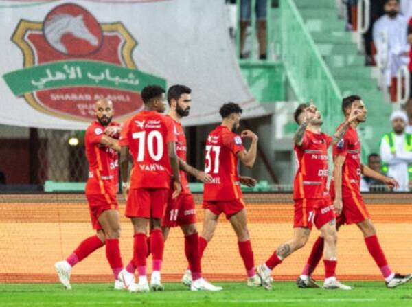 لاعبو الأهلي