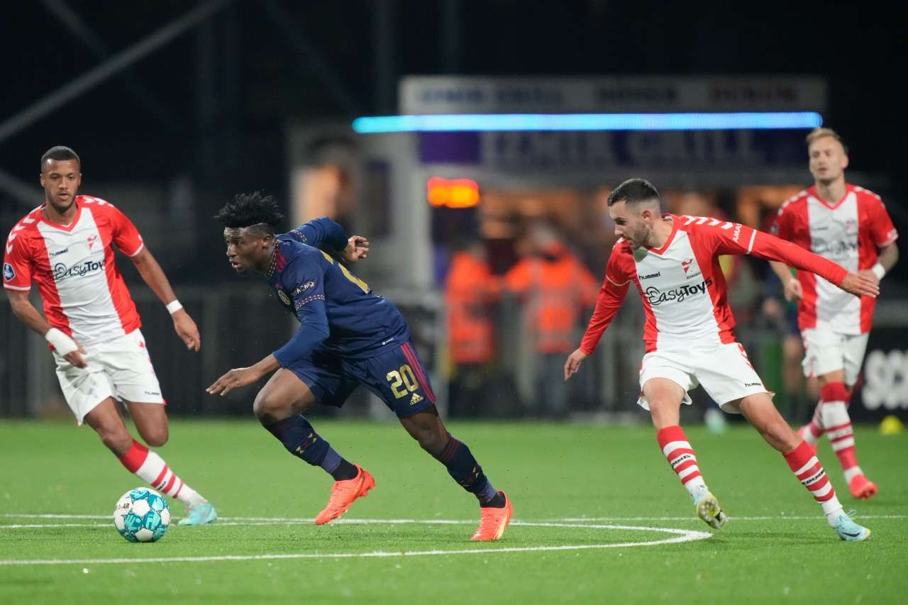 جانب من المباراة ( من حساب أياكس على تويتر)