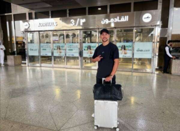 يوسف المساكني لدى وصوله السعودية