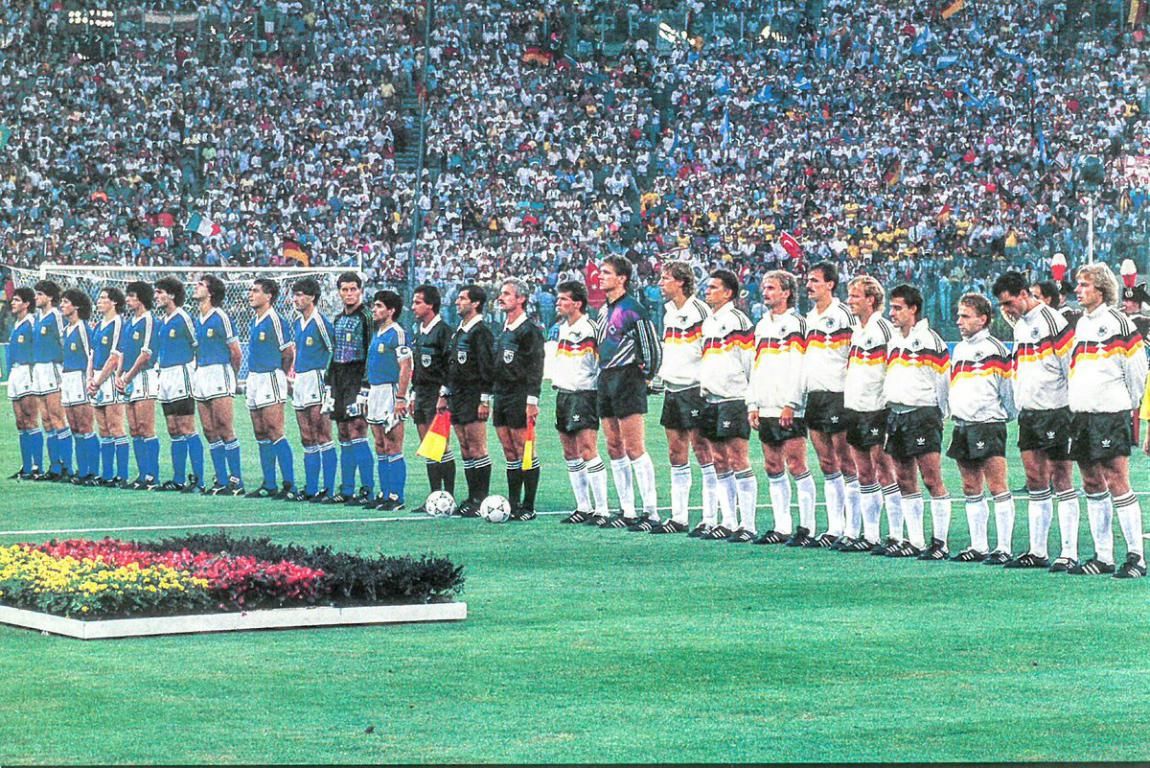 من مباراة ألمانيا والأرجنتين بنهائى 1990