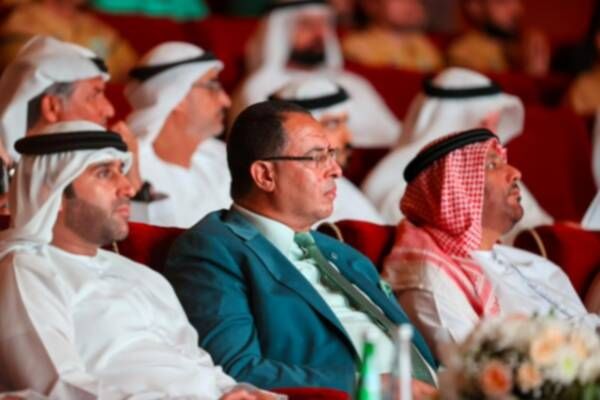 من الملتقى