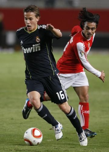 سيرجيو كاناليس ( يسار )