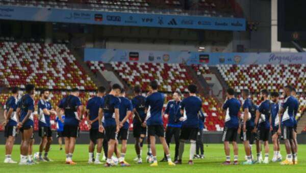 من مران المنتخب الإماراتي