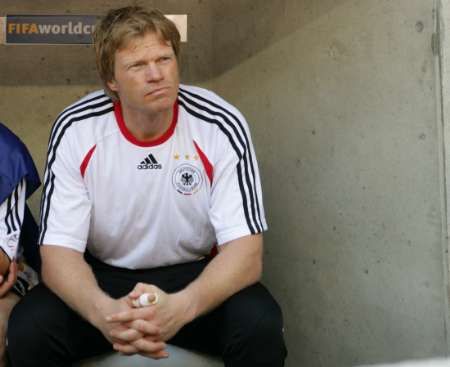 اوليفر كان يتابع مباراة ألمانيا والسويد من مقاعد الإحتياط