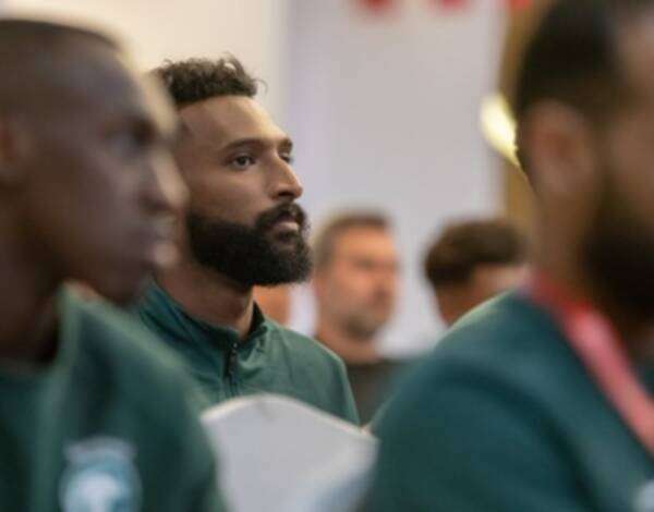 من الاجتماع