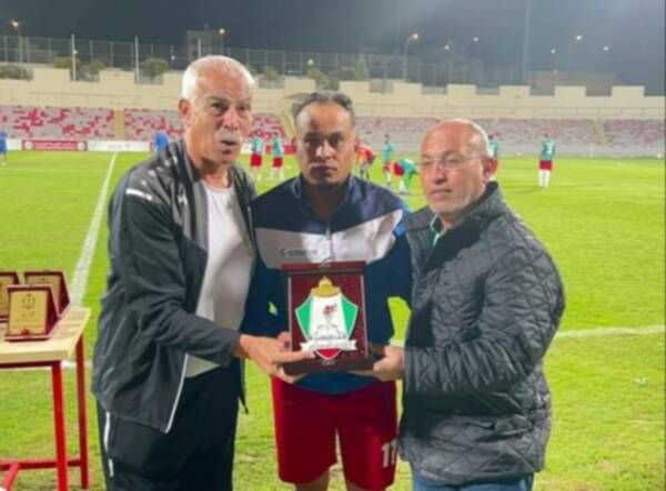 من تكريم إدارة الوحدات لأبو حويطي