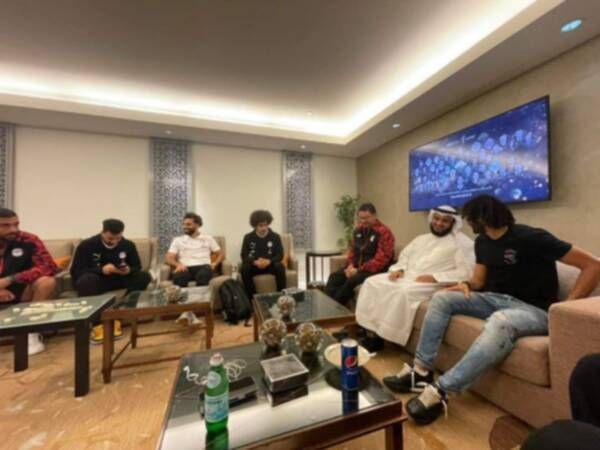 مشاري العفاسي مع بعثة المنتخب