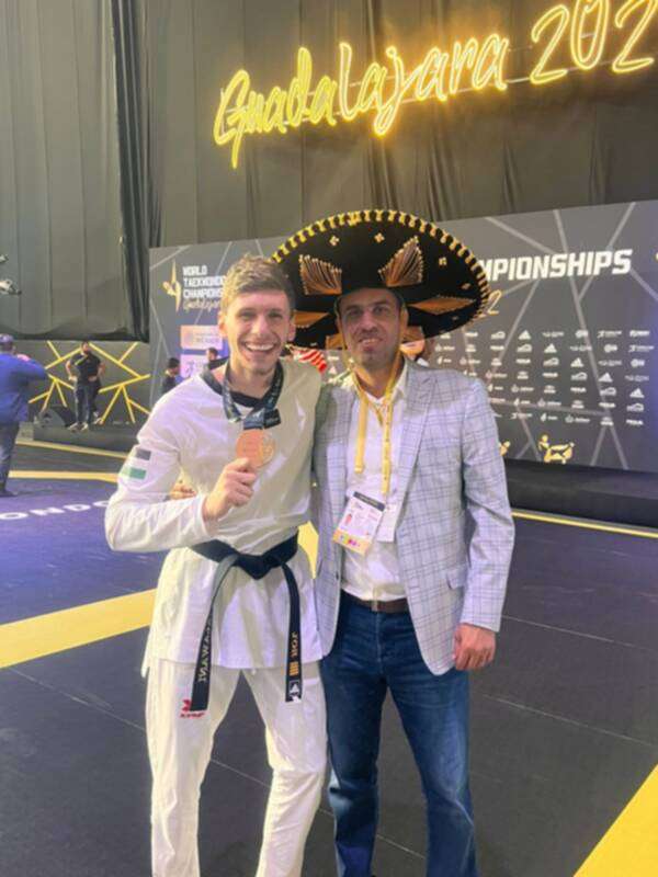 جانب من التتويج