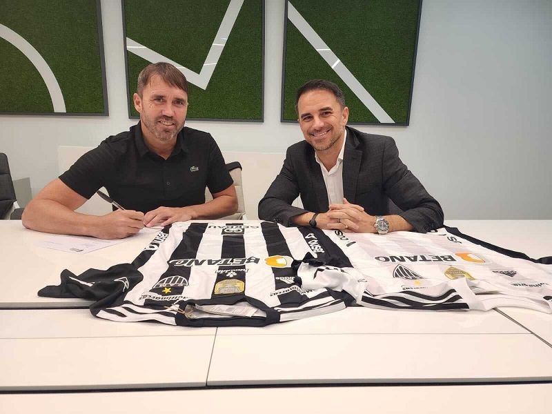 من التوقيع (المصدر: أتلتيكو مينيرو)