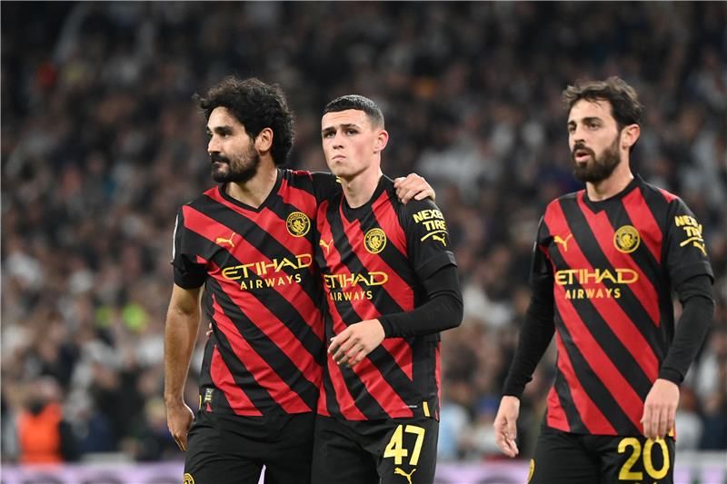 إلكاي جندوجان (يسار)