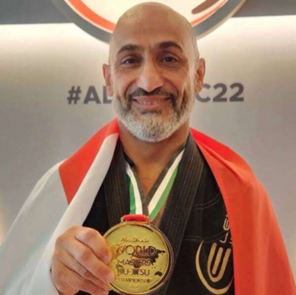 اللاعب سينا منفردي