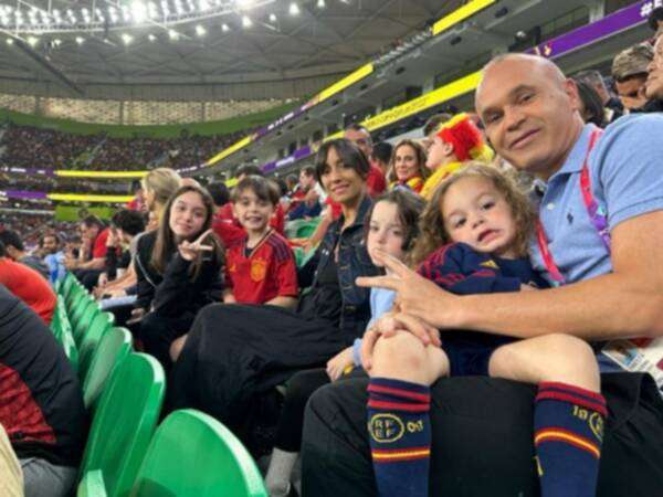 أندريس إنييستا من المدرجات