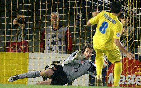 ريكيلمي عند اضاعته ضربة الجزاء أمام الحارس ليمان بعام 2006