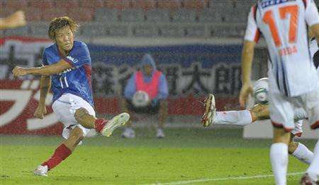 المهاجم أوجورو عند إحرازه الهدف الأول ليوكوهاما