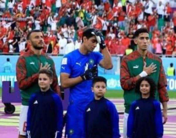 ياسين بونو أثناء الإحماء