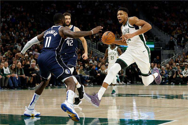 من مباراة ميلواكي بكس ودالاس مافريكس