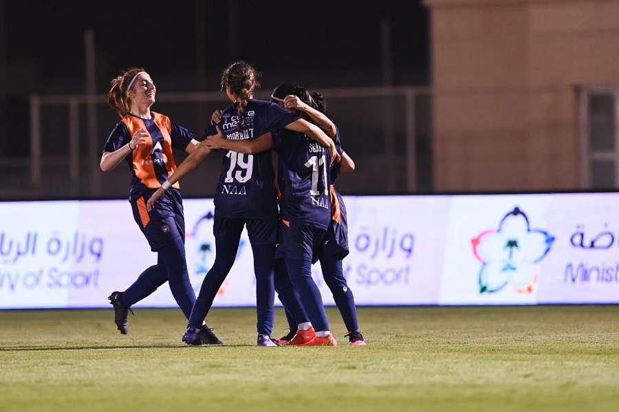 لاعبات فريق شعلة الشرقية