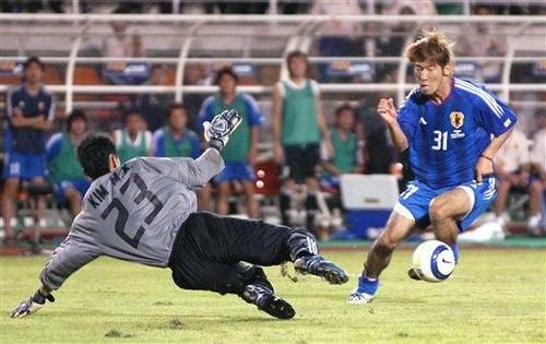 صورة تعود لعام 2006 عندما تواجه المنتخبان في العاصمة التايلندية بانكوك