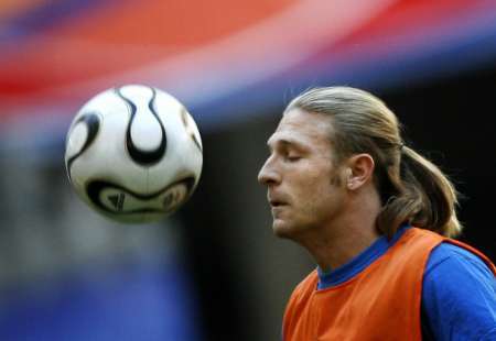 2006-06-18t181159z_01_wccha120_rtridsp_2_sport-soccer-world