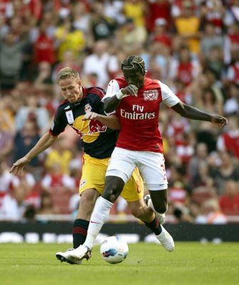 جانب من لقاء الآرسنال و نيويورك رد بولز الأمريكي