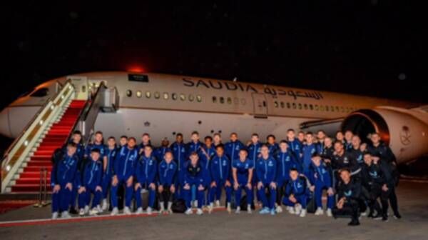 من وصول فريق نيوكاسل إلى الرياض