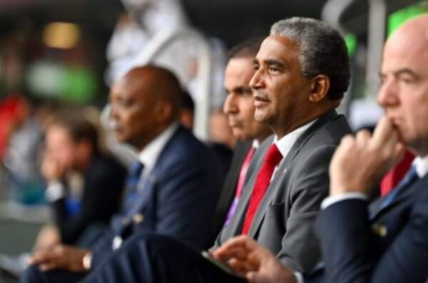 كمال دقيش لدى حضوره مباراة تونس والدنمارك