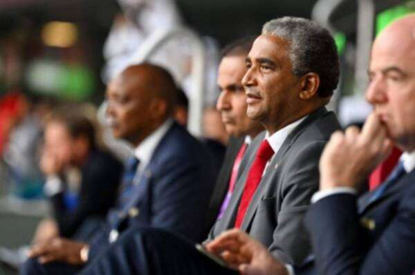 كمال دقيش لدى حضوره مباراة تونس والدنمارك