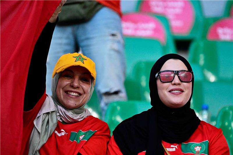 من ملعب اللقاء