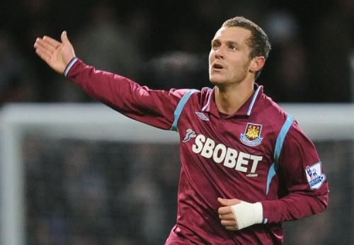 2010-08-24t193716z_01_tob900_rtridsp_3_soccer-england_reuters