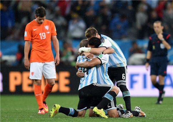 فرحة الأرجنتين وحزن هولندا