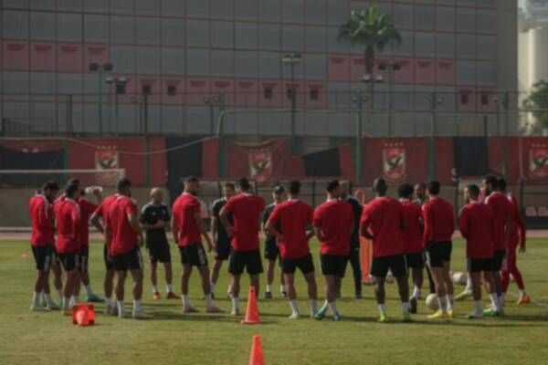 لاعبو الأهلي