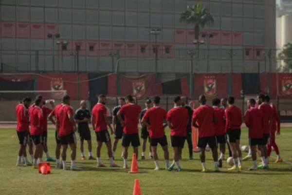 لاعبو الأهلي