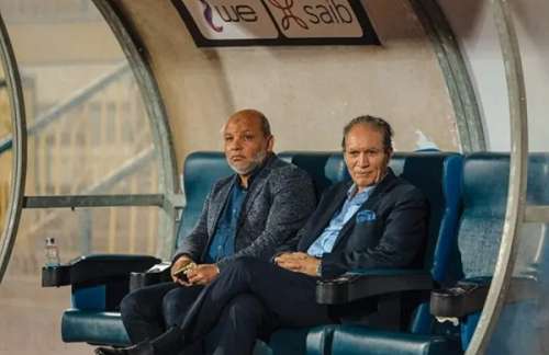 يحيى الكومي (يمين)