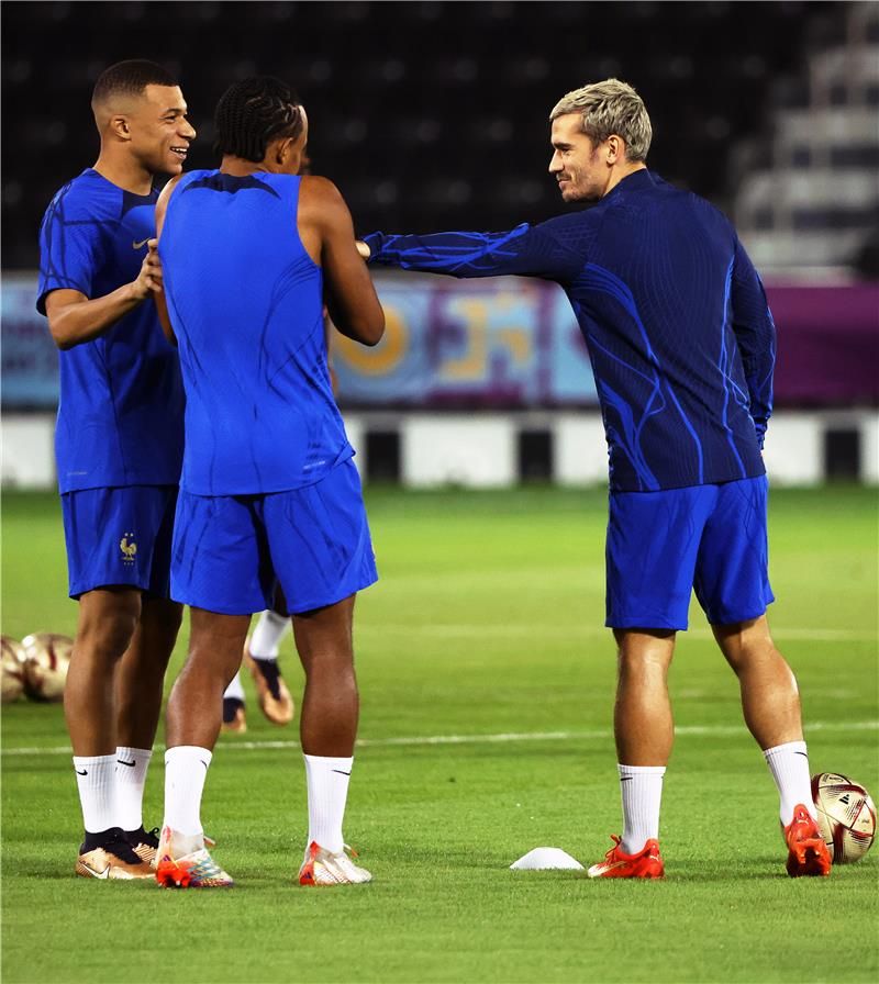 جريزمان ونجوم فرنسا