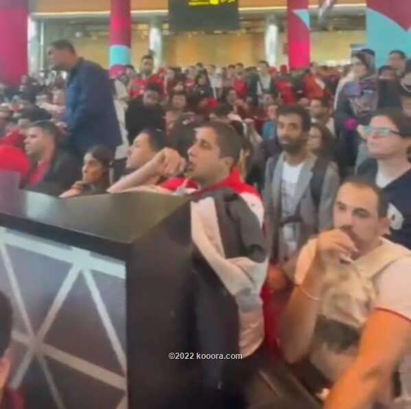 الجماهير في مطار محمد الخامس