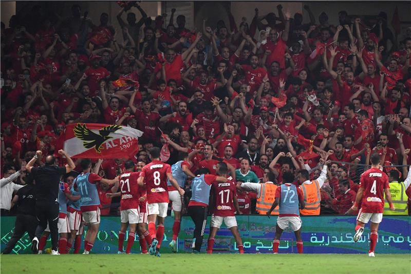 لاعبو الأهلي