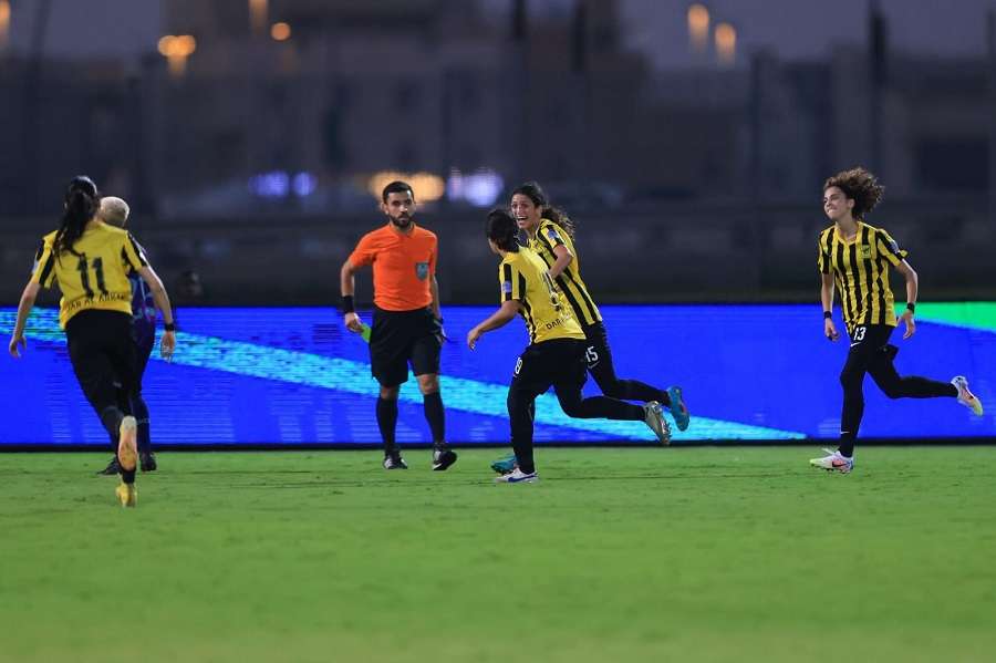 احتفال لاعبات الاتحاد أمام الأهلي