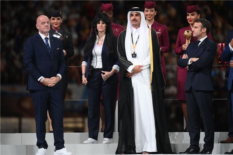 الشيخ تميم خلال مراسم التتويج