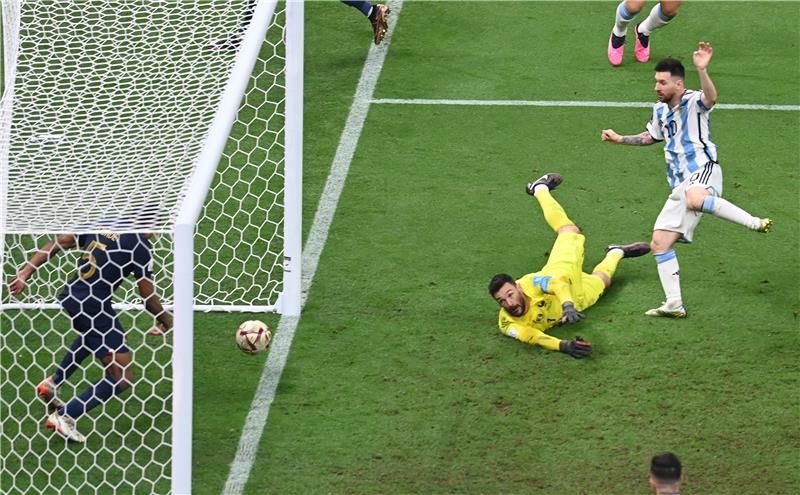 الهدف الثاني لميسي والثالث للأرجنتين في المباراة