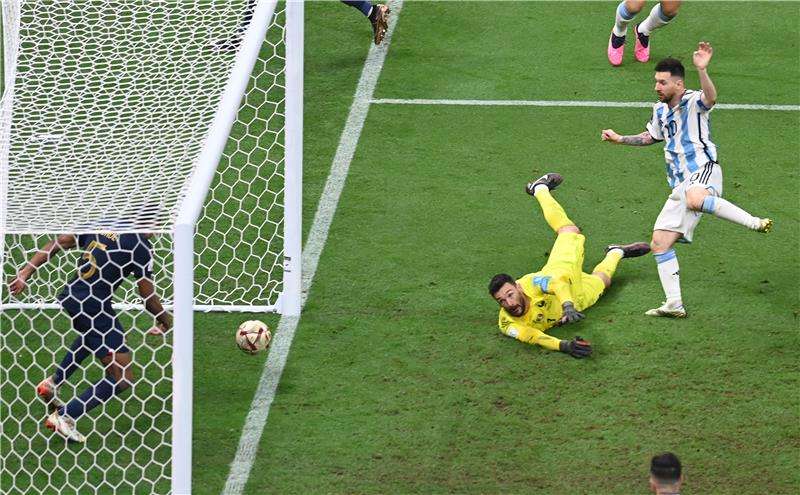 الهدف الثاني لميسي والثالث للأرجنتين في المباراة